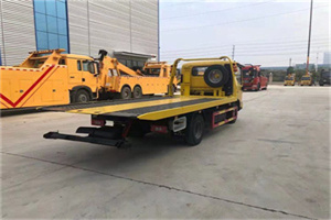 洪雅非事故拖车